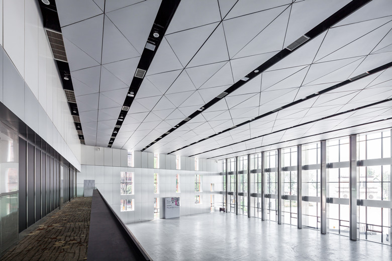 陽(yáng)極氧化鋁吊頂?shù)木S護(hù)與保養(yǎng)——衛(wèi)生間及陽(yáng)臺(tái)