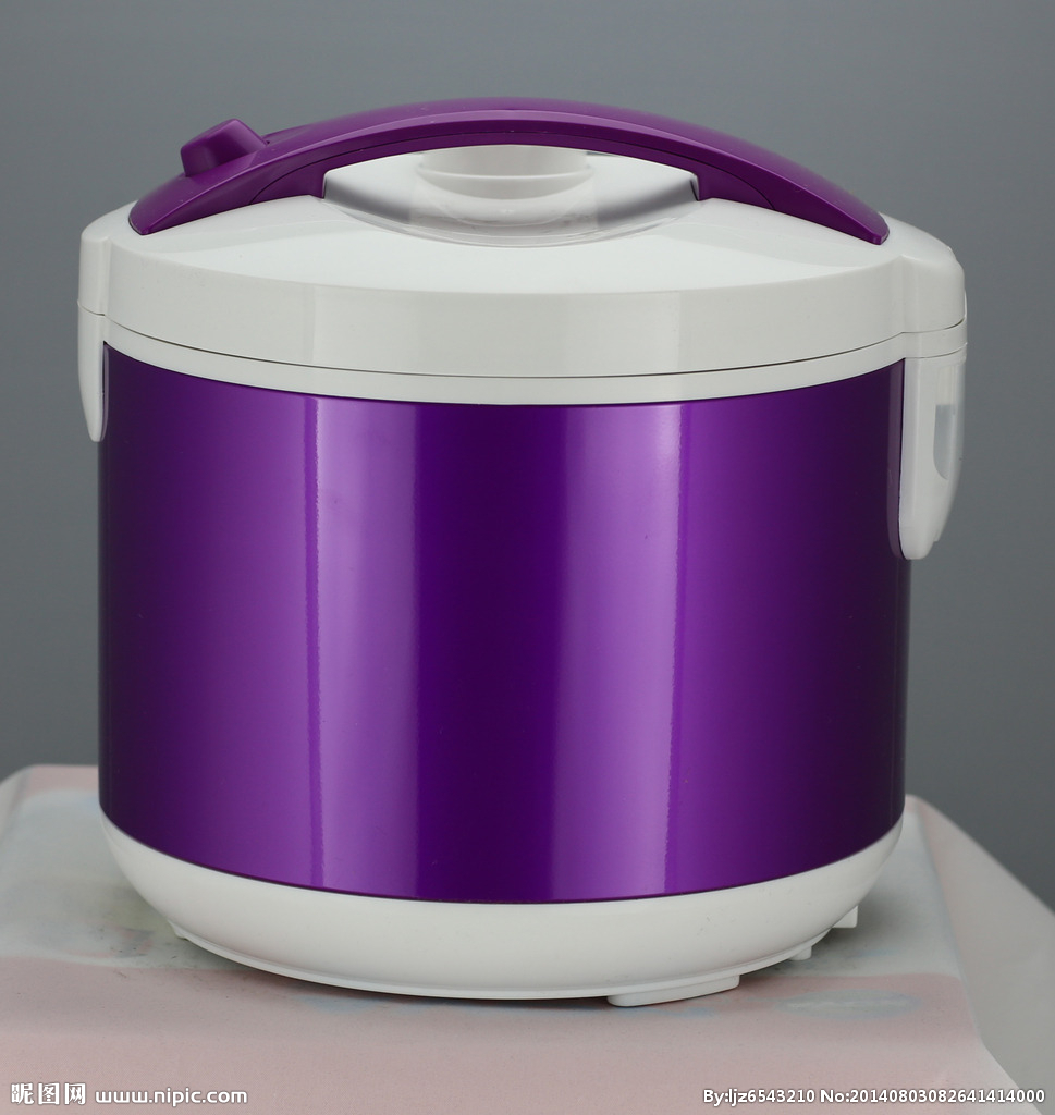 采用緞面氧化鋁板制作廚具，低調(diào)中顯高檔