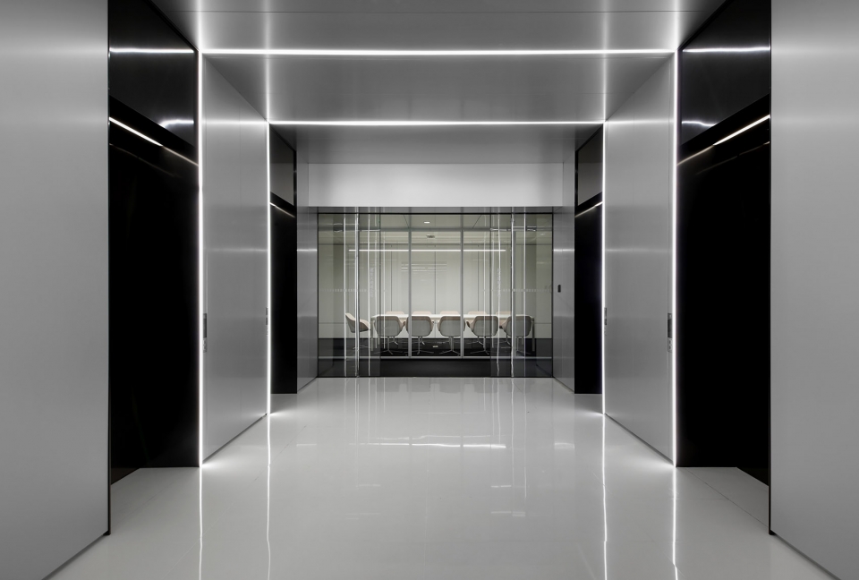 使用拉絲鋁板裝飾外墻，讓墻體更加地好看